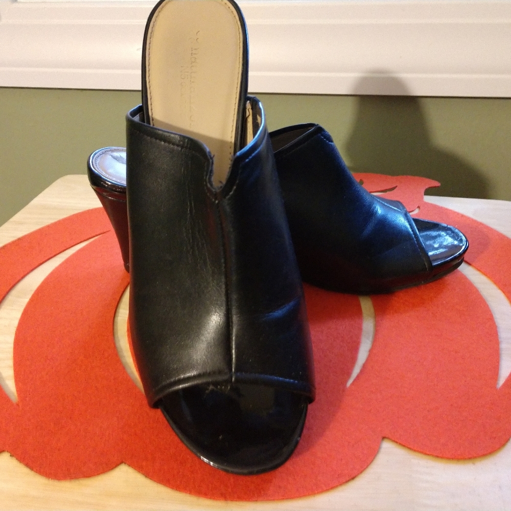 Naturalizer peek a boo slides black 3"heel size 10.
